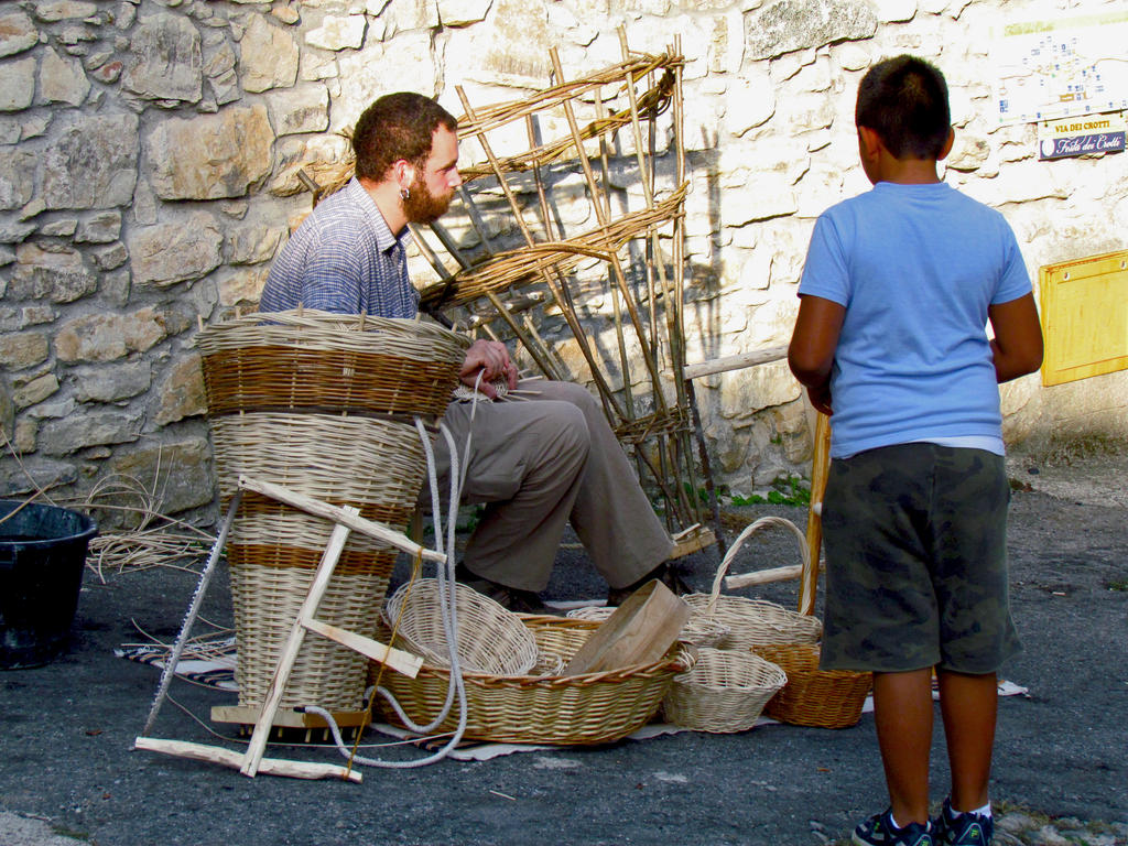 Basket maker