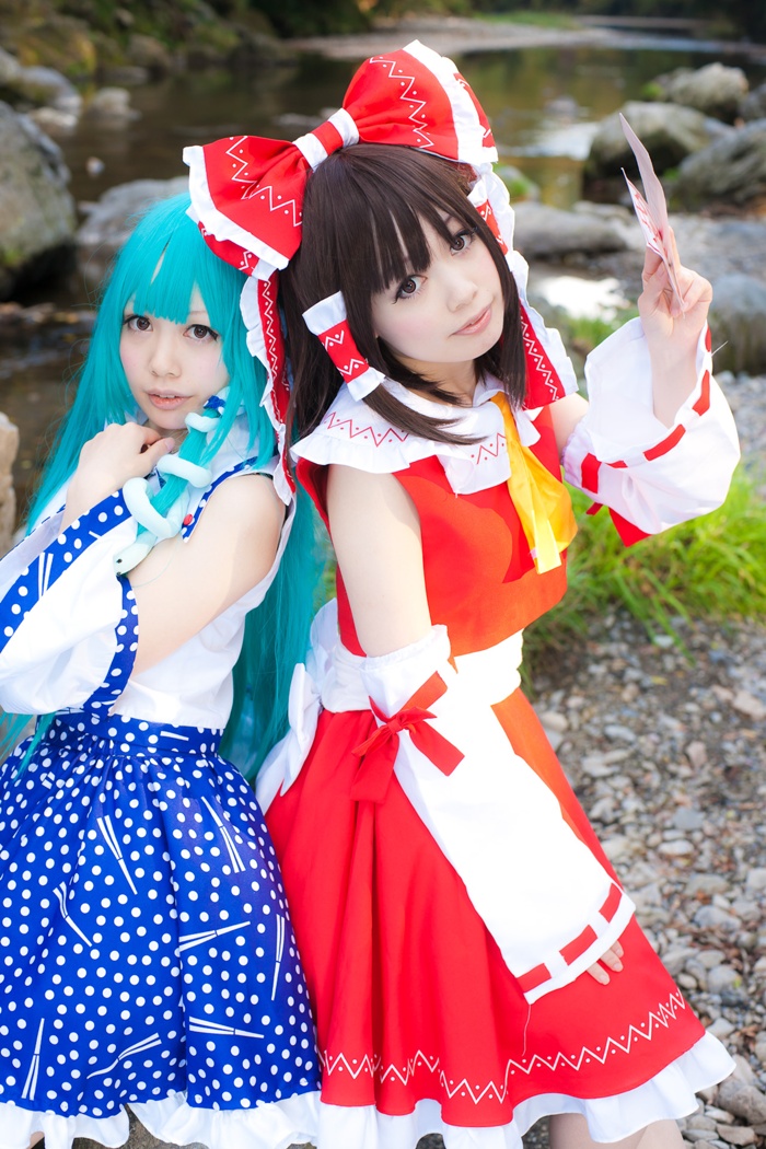 Reimu and Sanae cosplay #4