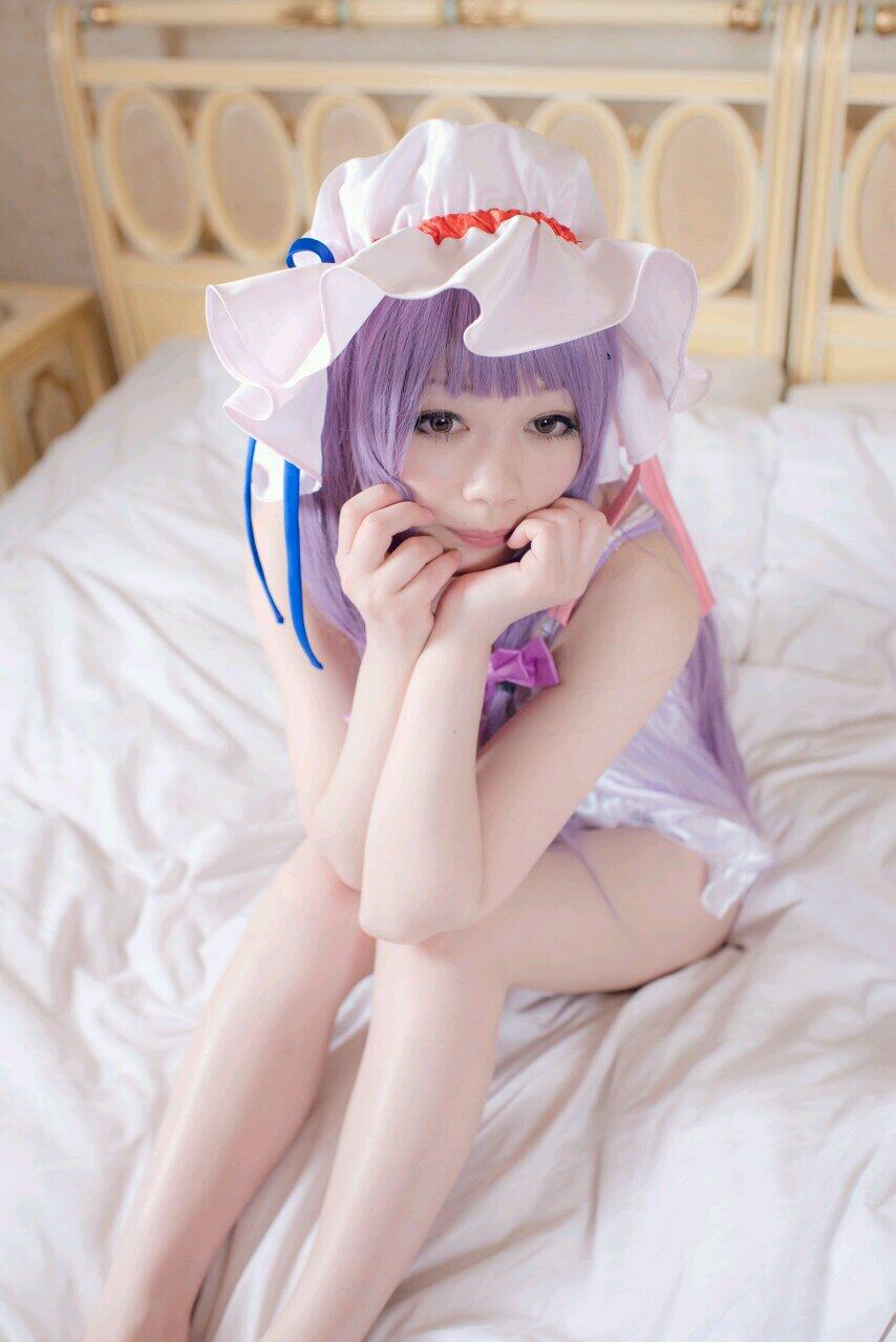 Patchouli Knowledge Cosplay