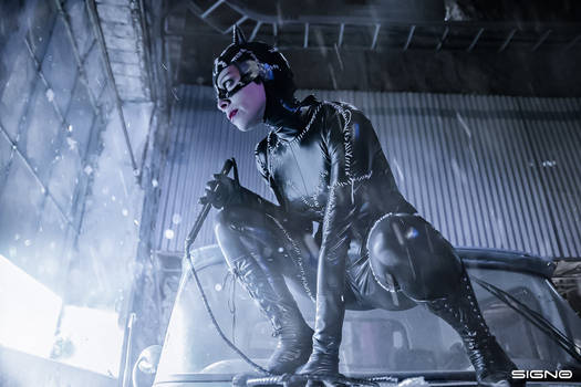 CATWOMAN-BATMAN RETURNS-COSPLAY