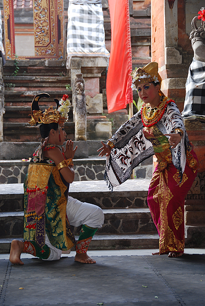 balinese dancers