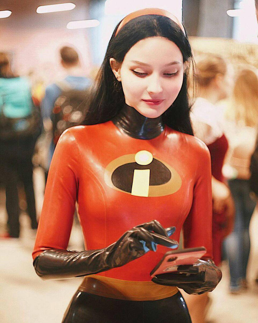 Latex Violet Parr Cosplay By Poowey On DeviantArt latex-violet-parr-cosplay-by-poowey-on-deviantart