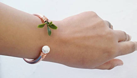 Howlite and Leaves Copper Torc Bangle