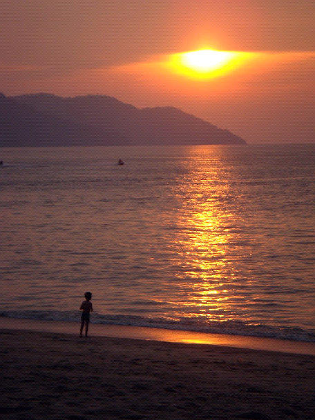 Sunny Reflection A Sunny Reflection by loudspeaker94 on DeviantArt