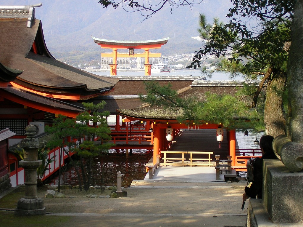 Itsukushima-shrine4