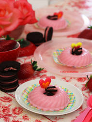 Strawberry Panna Cotta w/ Strawberry Oreo Cookies