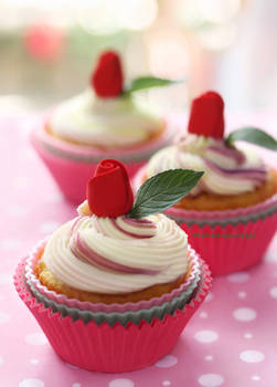 Lemon Cupcakes With White Chocolate Frosting