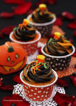 Mini (bite size) Halloween Cupcakes by theresahelmer