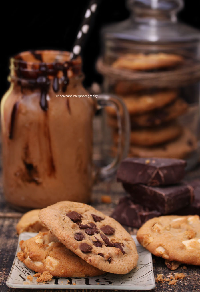 Dark and White Chocolate Cookies + Chocolate Shake