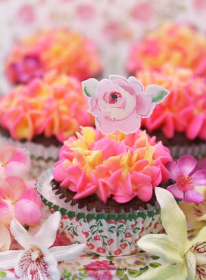 Pretty Flower Cupcakes by theresahelmer