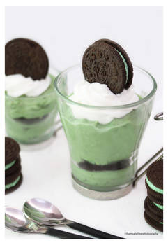 Mint Mousse with Mint Oreo Cookies