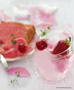 Strawberry Chiffon cake with Rosewater Icy Drink