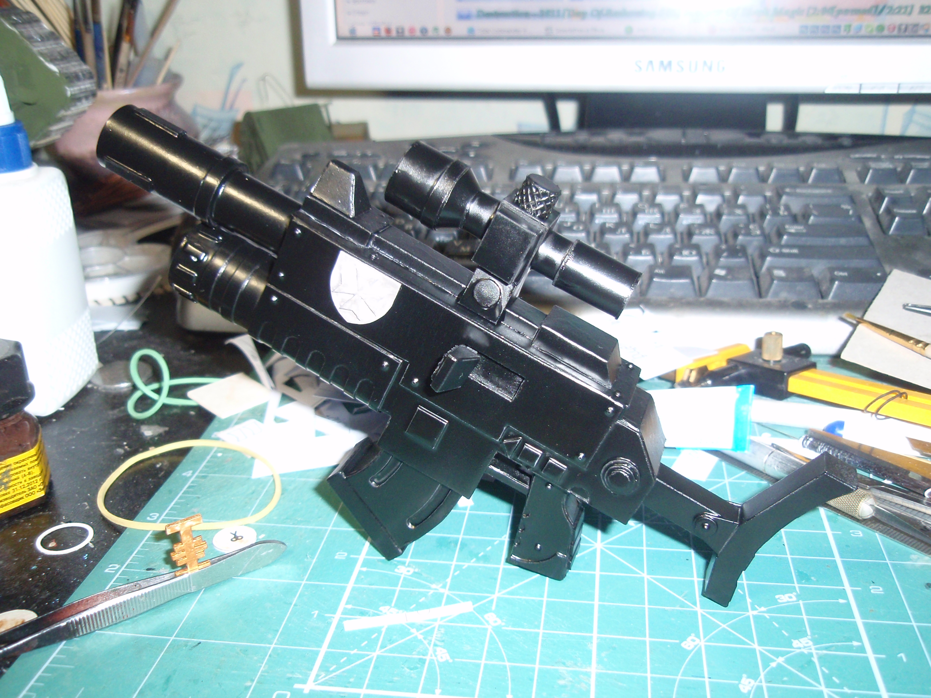 Warhammer 40k Bolter Bolter Mk Vb paper model