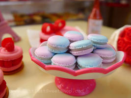 Unicorn colour macaron with sparkly filling