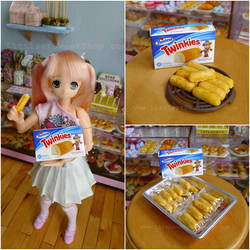 Twinkies miniature with Zuru mini brands box