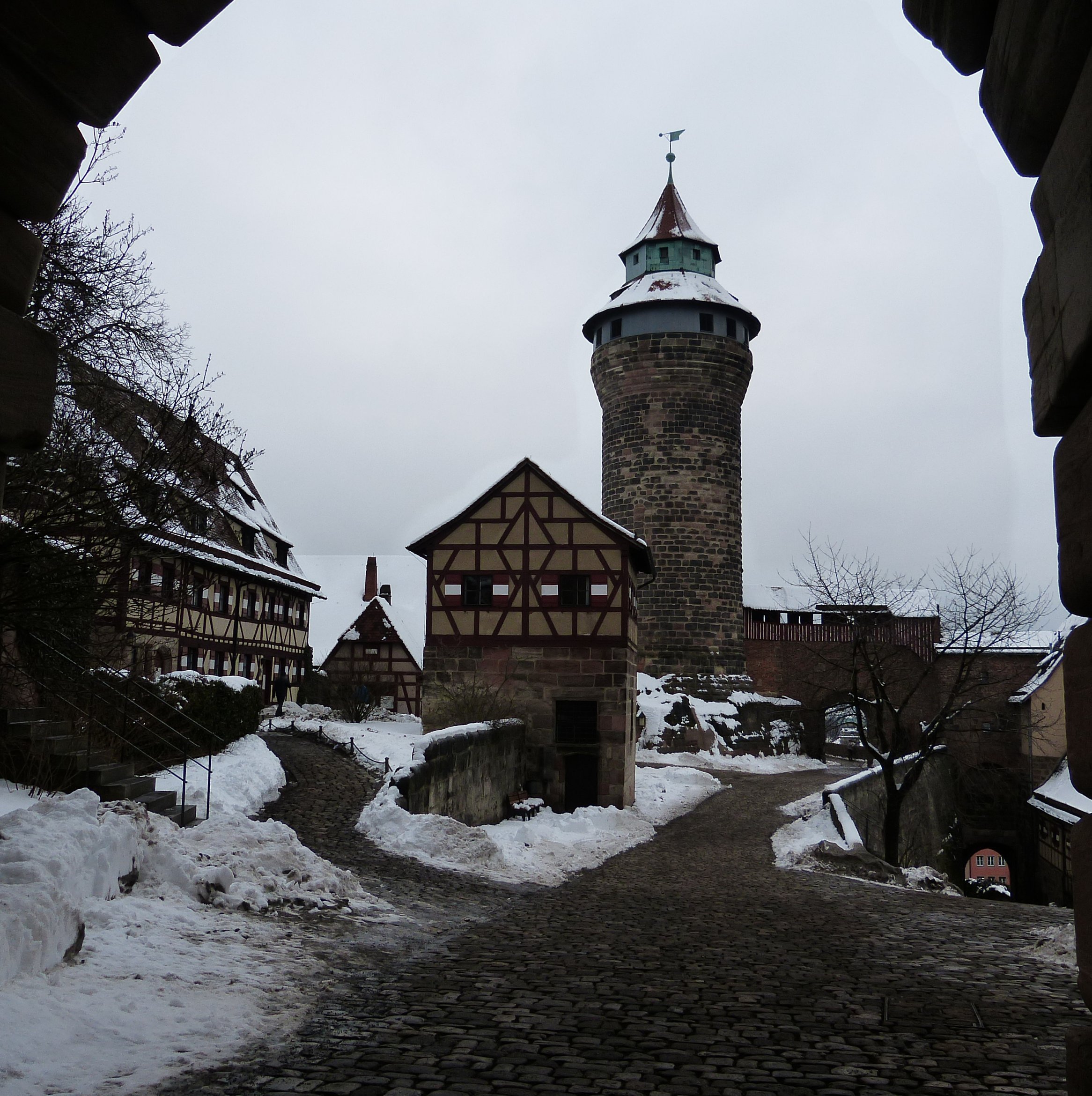 Snow on the Sinwell tower