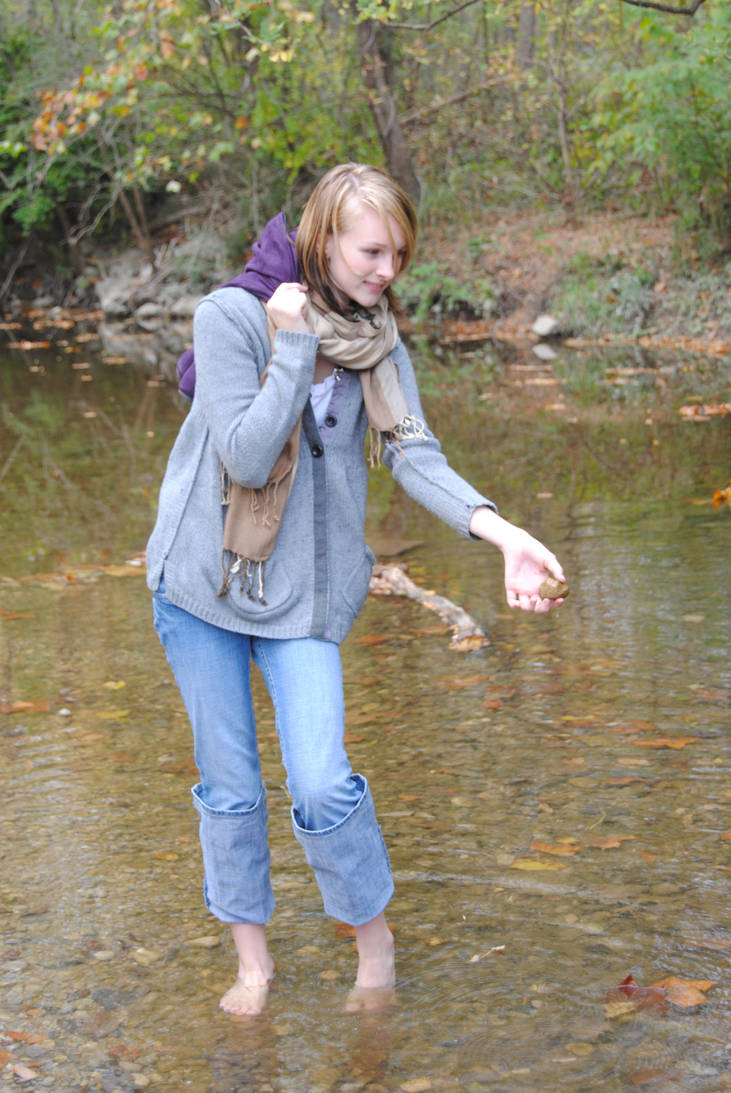 Chloe Throwing Rocks throwing a rock by Sophialovesyoubabby on DeviantArt