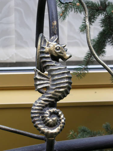 Metal sea horse