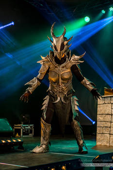 Skyrim daedric armour on stage at DCC