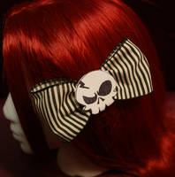 Striped Skull Bow