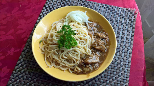 Spaghetti with goulash