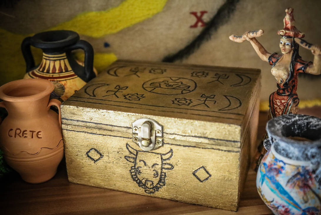 Deviantart Gold Box Goldbox from the Knossos Labyrinth by Sternhart on DeviantArt