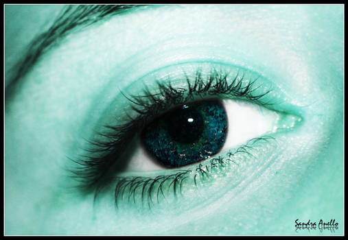 Turquoise eye