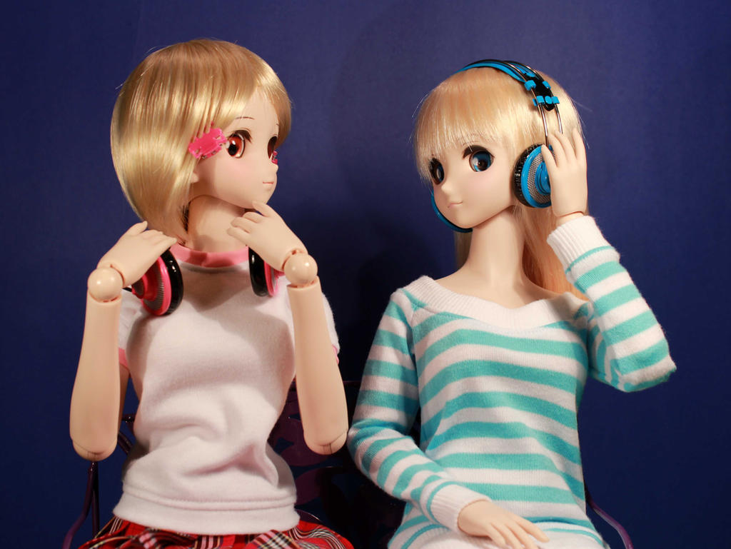 Headphone Girls