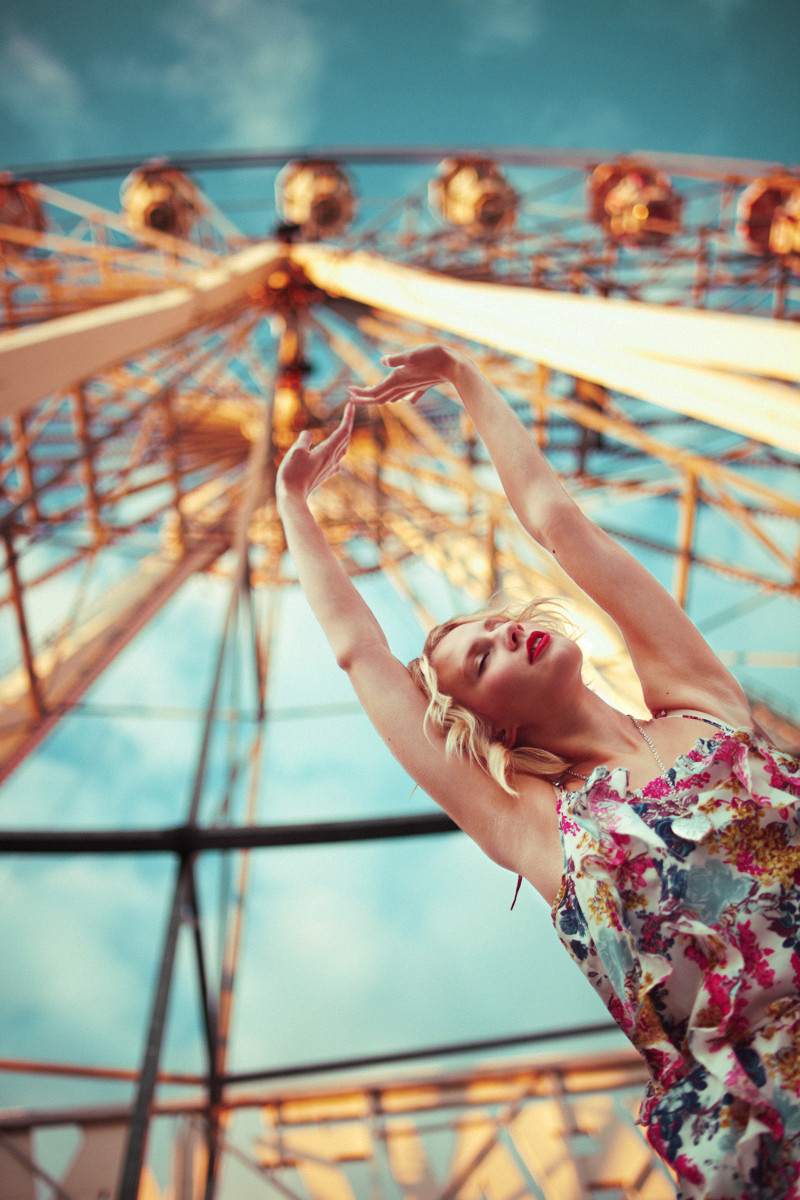 Kiss me under the ferris wheel