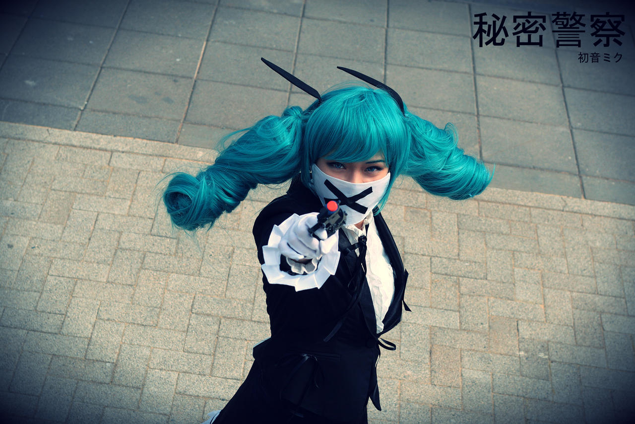 Hatsune Miku Secret Police Cosplay: Bang!