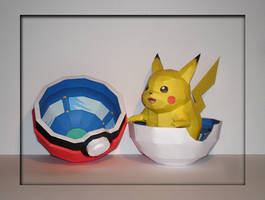 Pikachu + Pokeball Papercraft