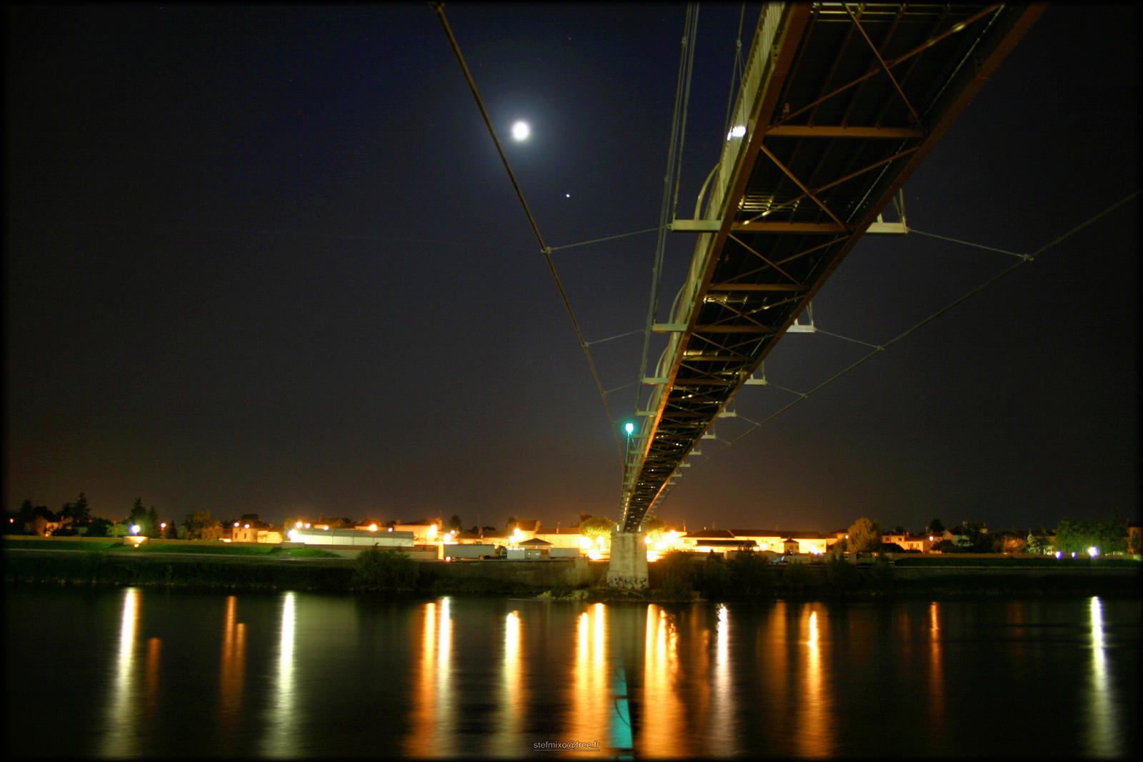 Moonlit passerelle 2