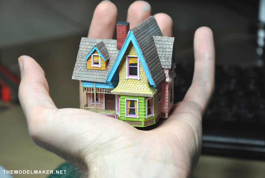 Model of flying house from Up