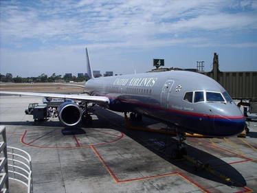 United 757-200 - SNA Blue Sky