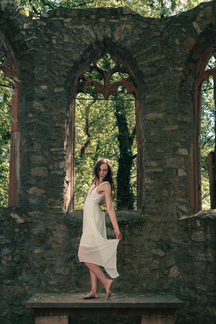 The barefoot priestess by gb62da on DeviantArt