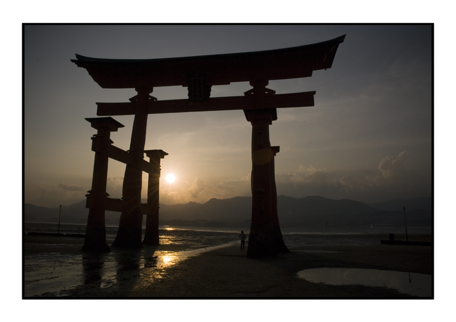 JAPAN - Hiroshima gate 2