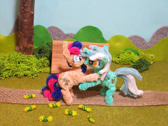 Pipe Cleaner Lyra and Bon Bon Kiss