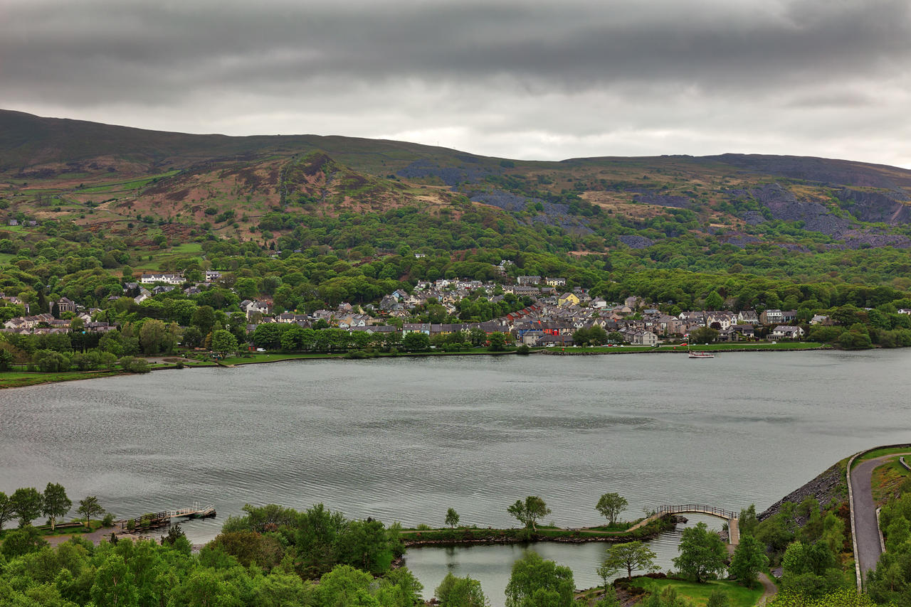 Llanberis Overlook by boldfrontiers