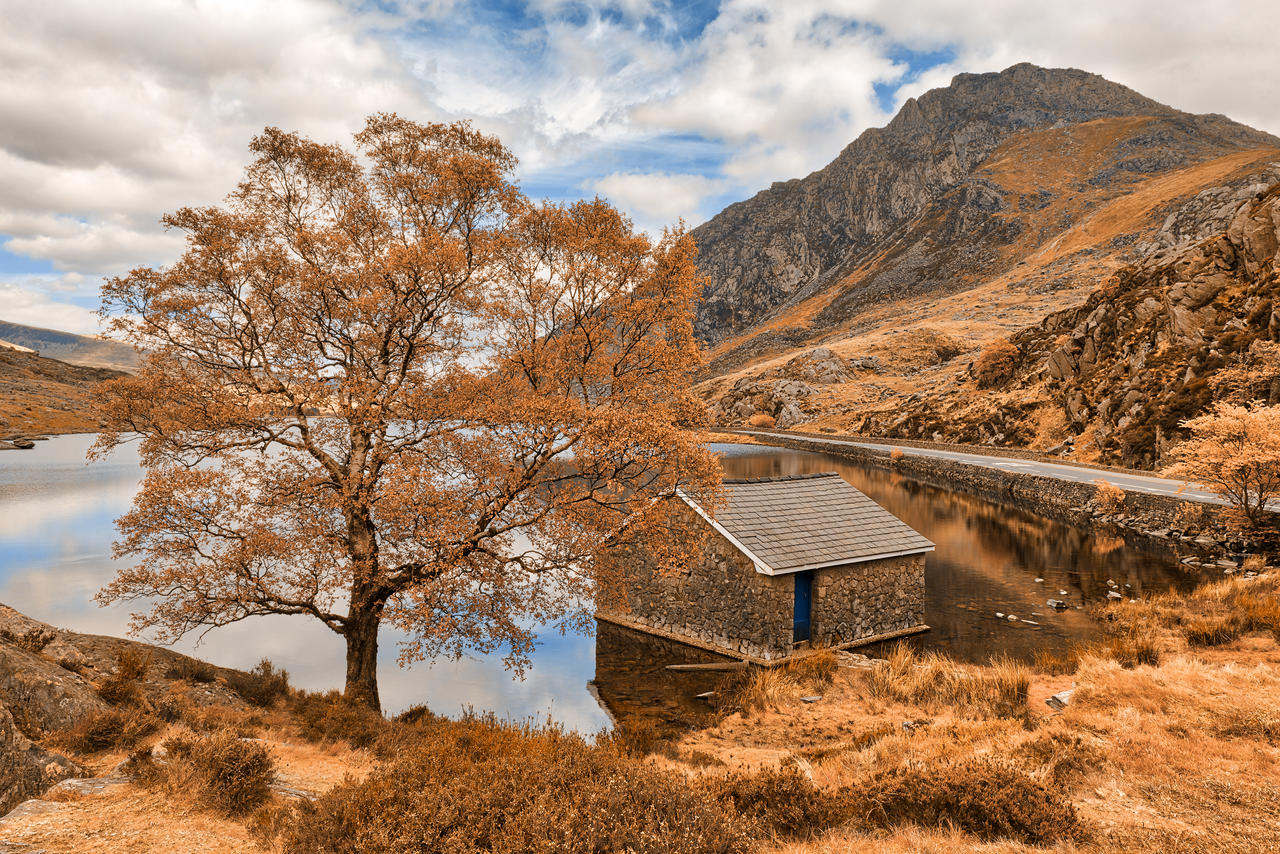 Ogwen Lake House - Orange Cream Fantasy by boldfrontiers