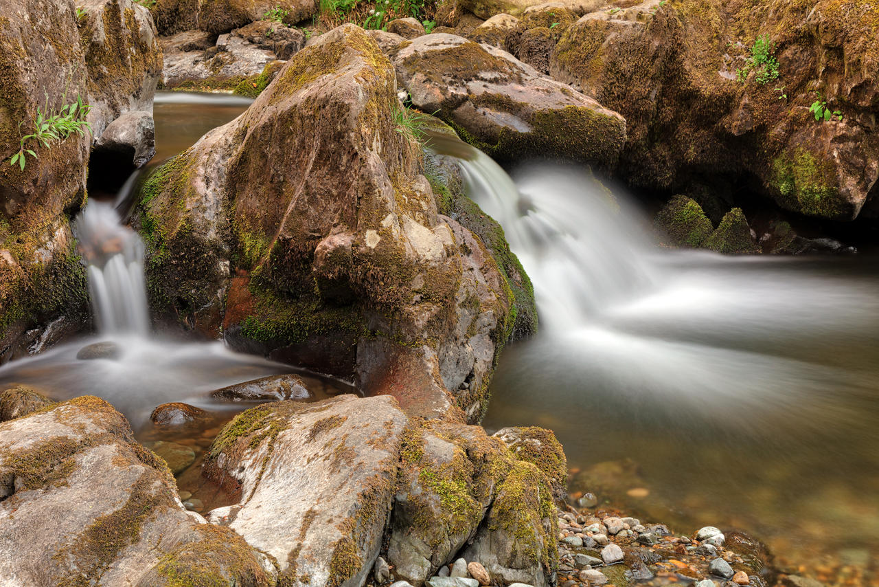 Aira Beck Split Stream by boldfrontiers
