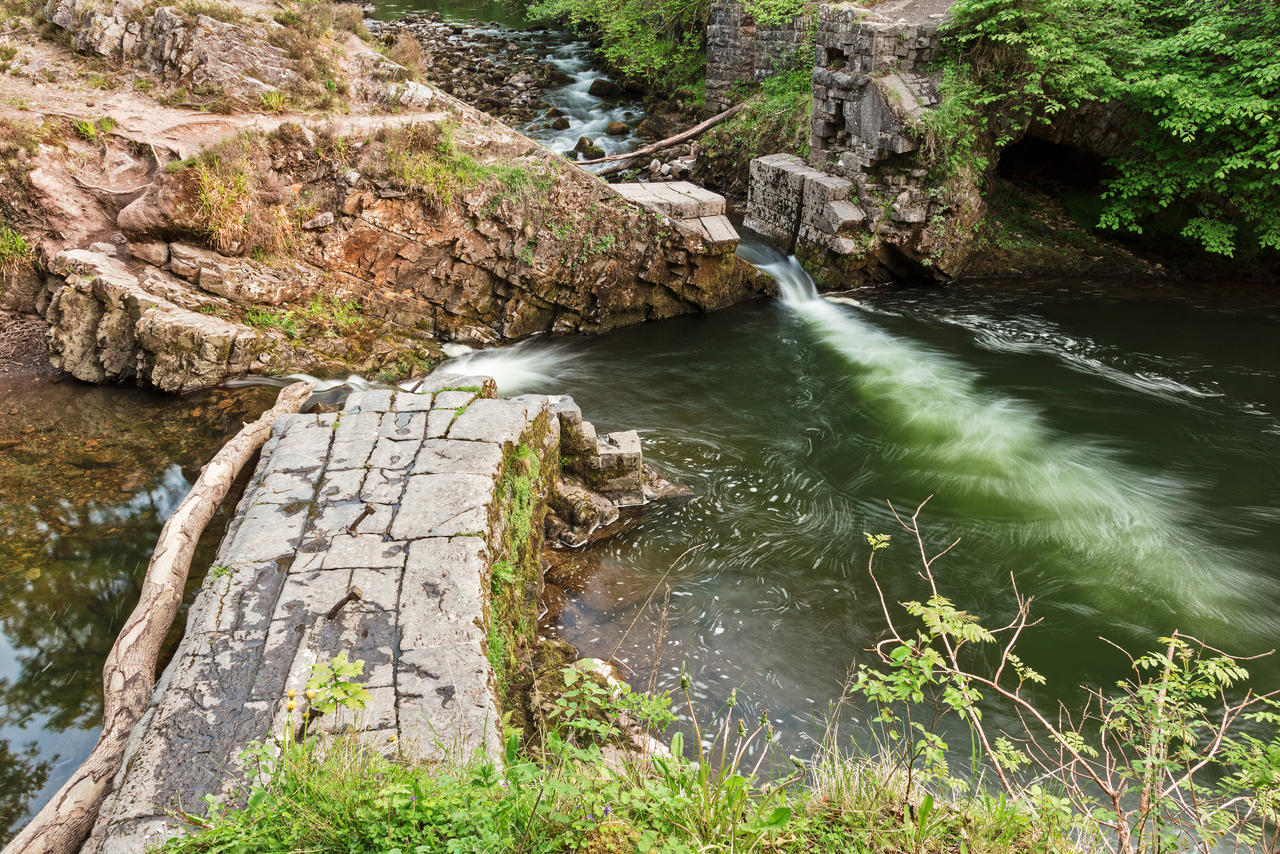 Brecon Beacons River Ruins by boldfrontiers