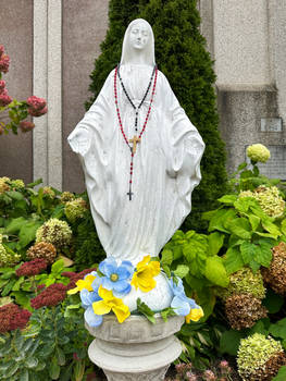 Ukrainian Mary Statue (freebie)