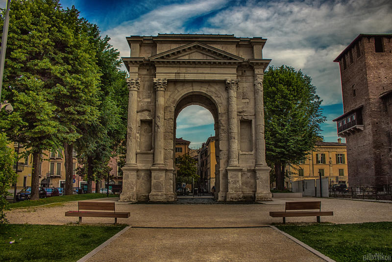 Roman archway Verona 80