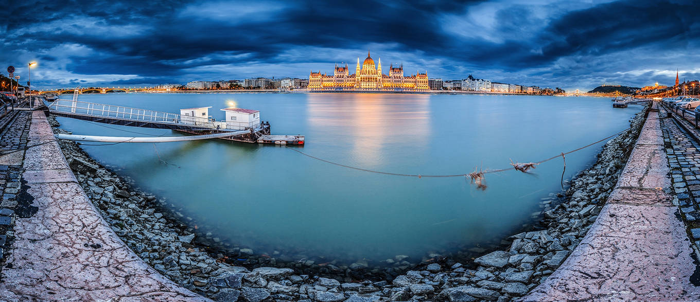 ...180 degrees panorama of budapest II... by roblfc1892