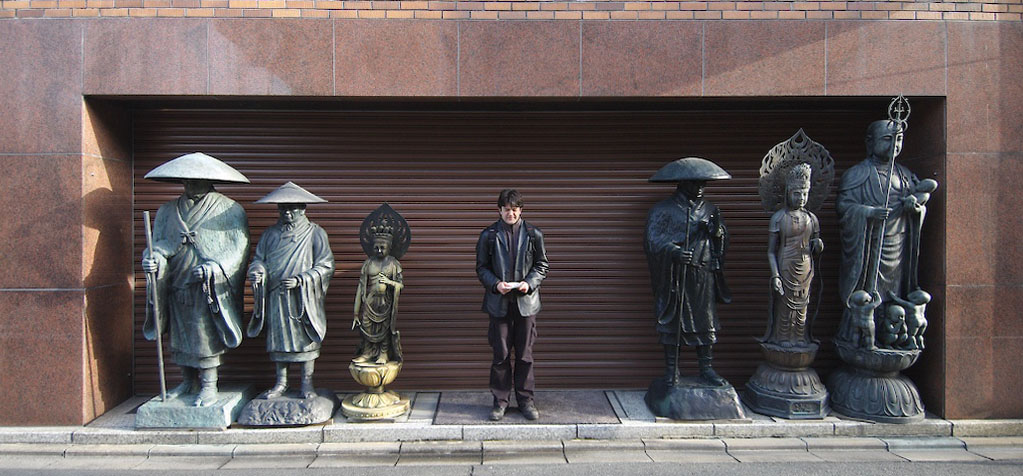 Living statue in Tokyo