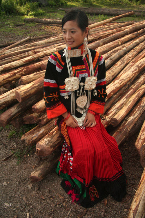 Yi nationality Duoluohe Dance