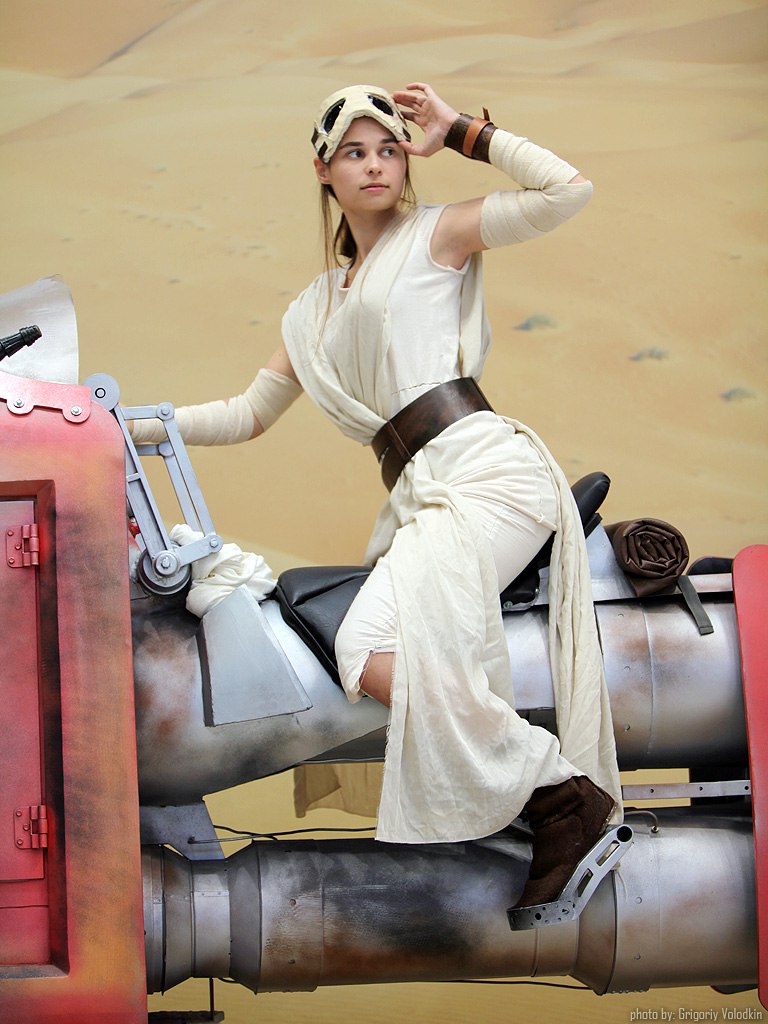 Rey cosplay (Star Wars: Episode VII)