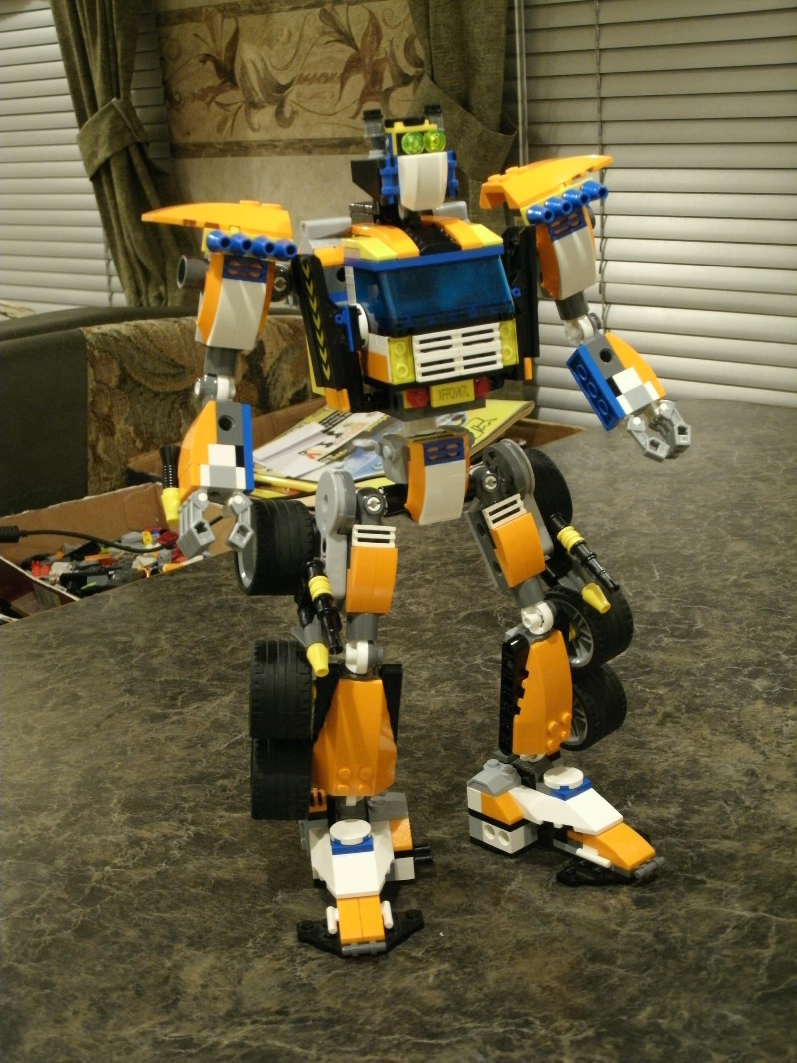 Autobot Headmaster Overdrive pic 1