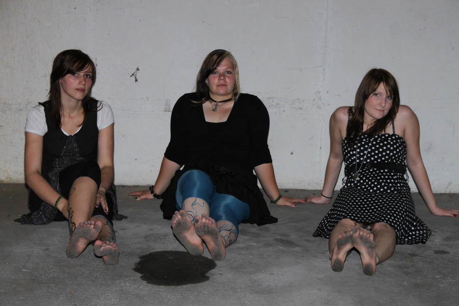 3 barefoot girls in Hameln