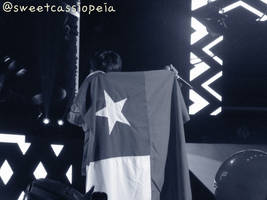 Changmin con la bandera Chilena omo